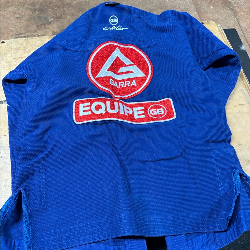 Gracie Barra Blue Jiu-Jitsu Gi with White Belt perfect for small female,or youth - Picture 3 of 3